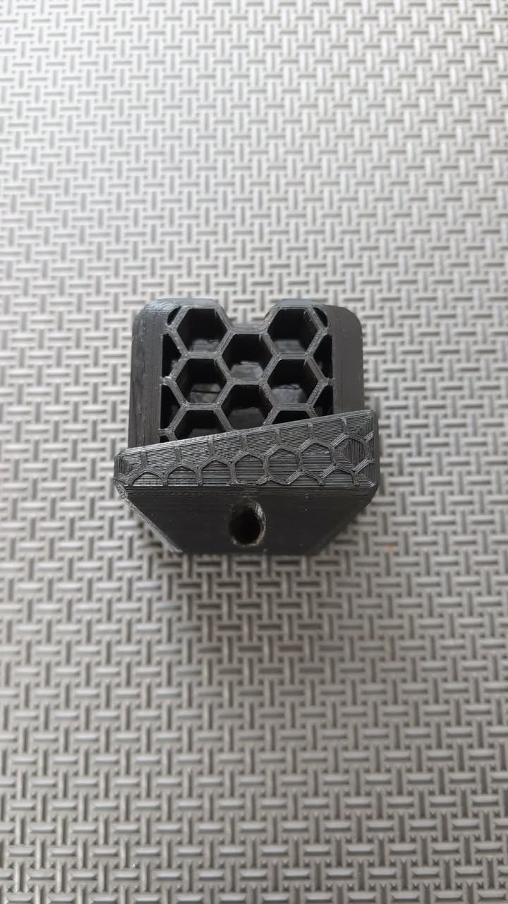 Support Mural Airsoft M4 - Nid d'Abeille Imprimé 3D